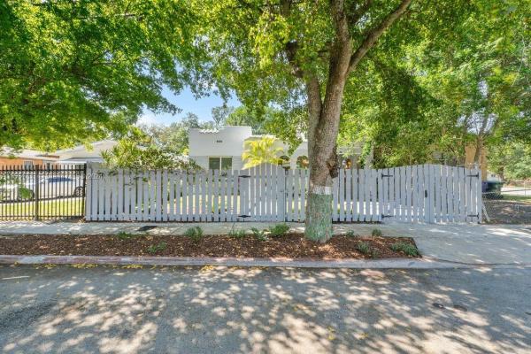 Bowling Green, 790 NW 51st St, Miami, Florida 33127, image 3