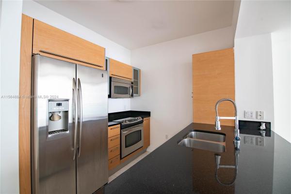 The Plaza On Brickell East, 950 Brickell Bay Dr #703, Miami, Florida 33131, image 2