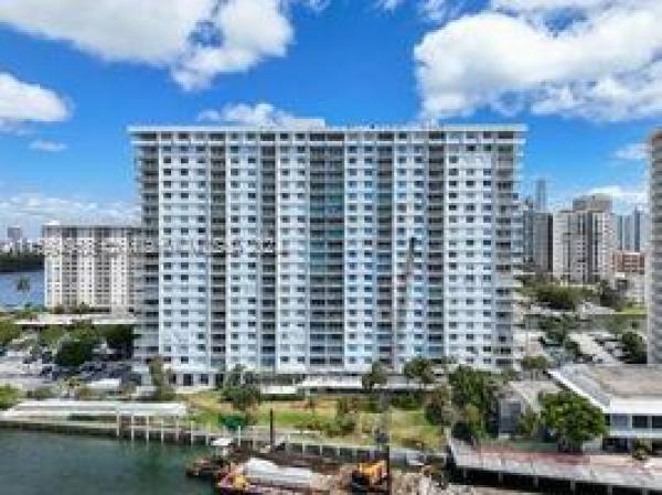 Arlen House West, 500 Bayview Dr #831, Sunny Isles Beach, Florida 33160, image 3
