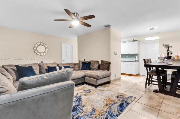 Town Of Modelo, 121 NW 7th Ave, Dania Beach, Florida 33004, image 1