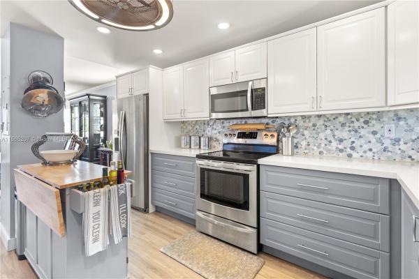 Park Court, 611 NE 14th Ave #401, Fort Lauderdale, Florida 33304, image 1