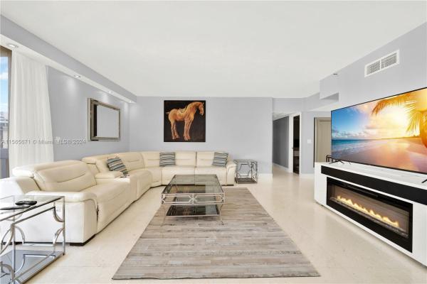 Turnberry Towers, 19355 Turnberry Way #22D, Aventura, Florida 33180, image 1