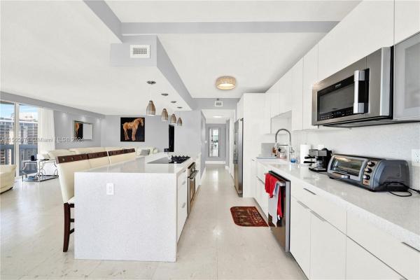 Turnberry Towers, 19355 Turnberry Way #22D, Aventura, Florida 33180, image 3