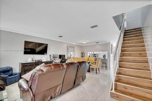 Patio Grande Townhomes, 10936 NW 7th St #1002, Fountainebleau, Florida 33172, image 3