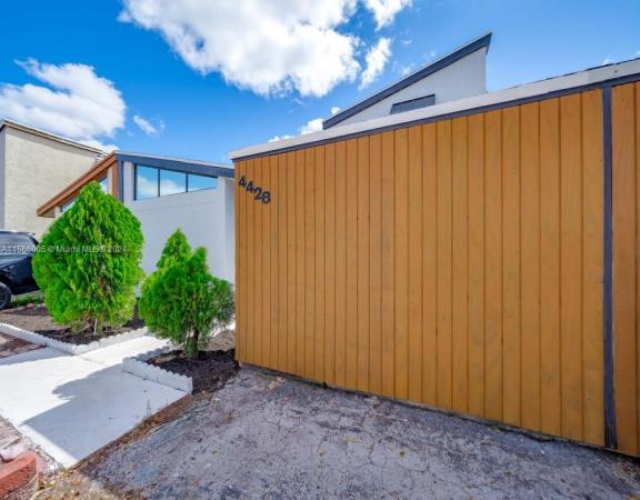 Kings Gardens, 4428 NW 185th St, Miami Gardens, Florida 33055, image 3