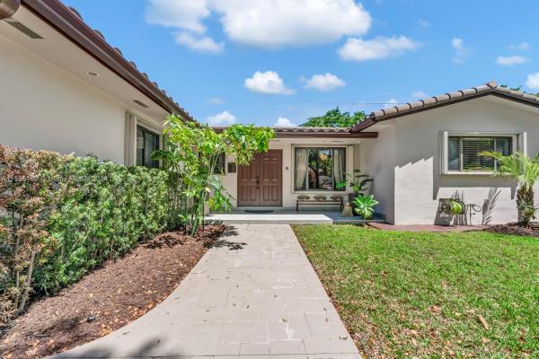 Miami Lakes Residential, 14365 Lake Candlewood Ct, Miami Lakes, Florida 33014, image 3