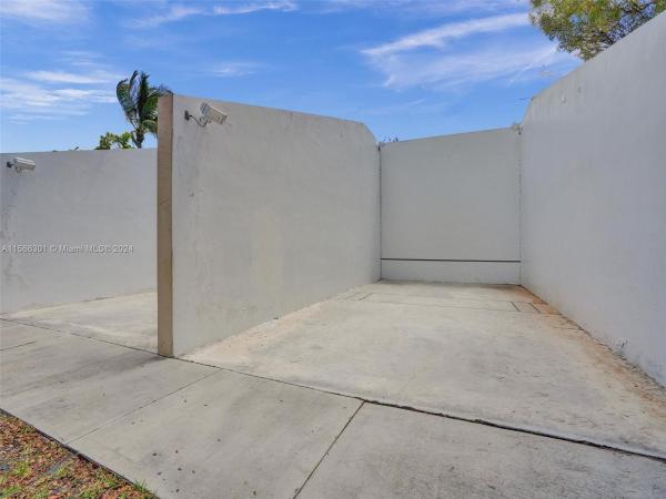 The Cove At Pembroke Isles, 17010 NW 20th St, Pembroke Pines, Florida 33028, image 2