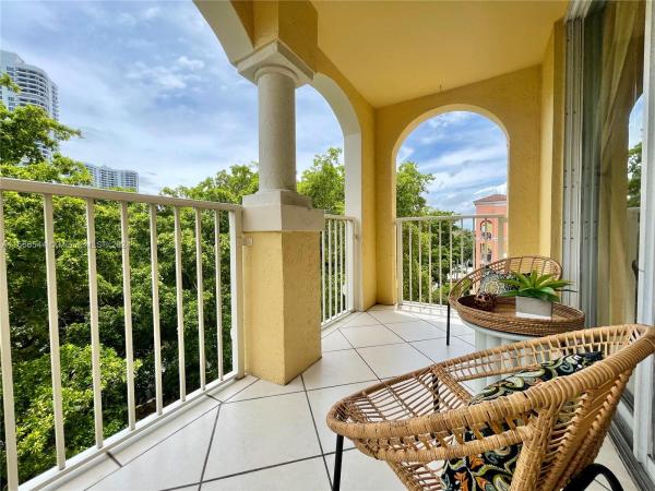 The Yacht Club At Aventura, 19555 E Country Club Dr #8608, Aventura, Florida 33180, image 2