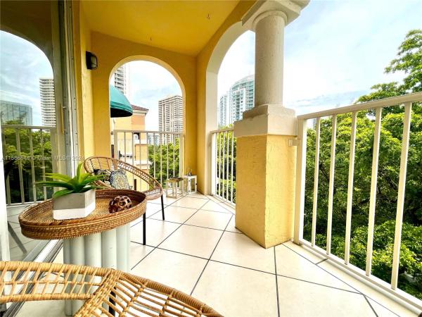 The Yacht Club At Aventura, 19555 E Country Club Dr #8608, Aventura, Florida 33180, image 3
