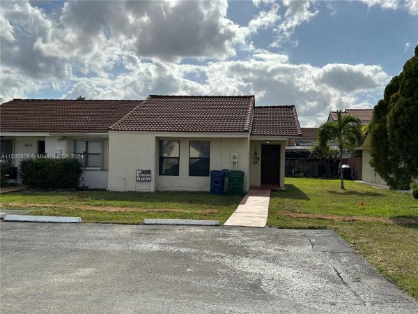 Lakewood Townhome Villas, 1600 SW 124th Pl 0, Tamiami, Florida 33175, image 1