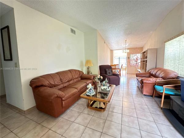 Lakewood Townhome Villas, 1600 SW 124th Pl 0, Tamiami, Florida 33175, image 2