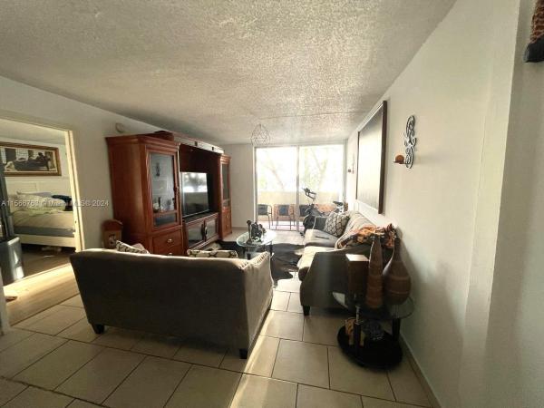 Samari Lake East, 10000 NW 80th Ct #2421, Hialeah Gardens, Florida 33016, image 3