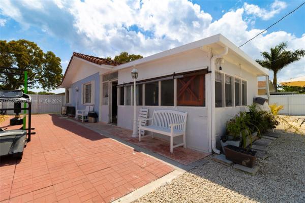 Mongiello Manor, 2331 York St, Opa-Locka, Florida 33054, image 3