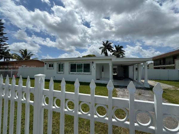 Brookers, 921 SW 1st St, Florida City, Florida 33034, image 1
