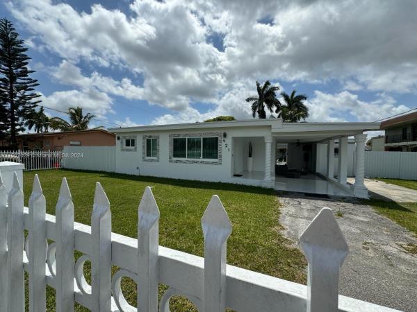 Brookers, 921 SW 1st St, Florida City, Florida 33034, image 3