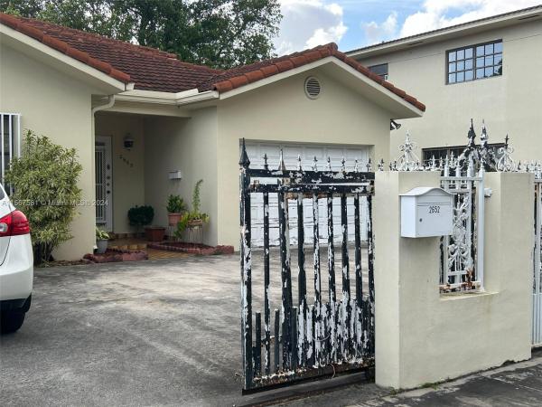 Silver Bluff Gardens, 2650 SW 34th Ave, Miami, Florida 33133, image 1