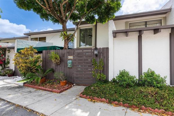 Snapper Creek Townhouses, 6641 SW 112th Pl, Kendall, Florida 33173, image 3