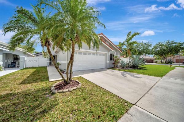 Tiffany Cove At Silver Lakes, 17690 SW 4th Ct, Pembroke Pines, Florida 33029, image 2