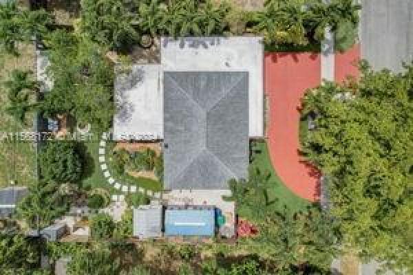 Biscayne Gardens, 1010 NW 147th St, Golden Glades, Florida 33168, image 2