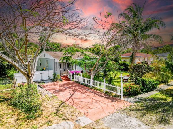 North Miami Beach Manor, 121 NE 171st Ter, North Miami Beach, Florida 33162, image 1