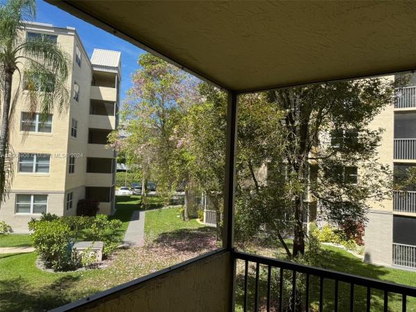 Las Vistas At Doral, 8215 Lake Dr #206, Doral, Florida 33166, image 2