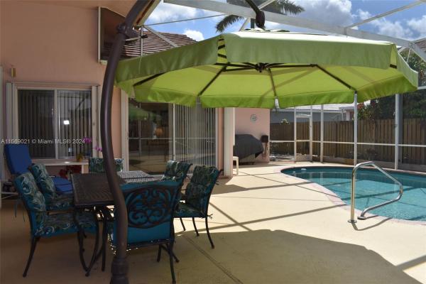 Emerald Lake Estates At The Landings, 1420 SW 104th Ave, Pembroke Pines, Florida 33025, image 2