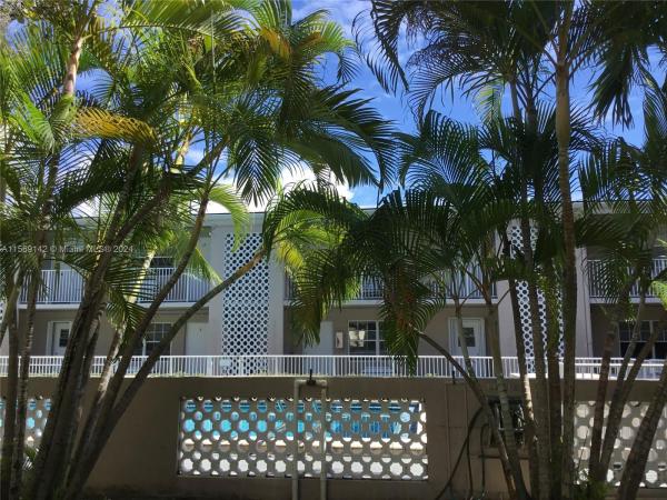 Santona, 6565 Santona St #B6, Coral Gables, Florida 33146, image 3