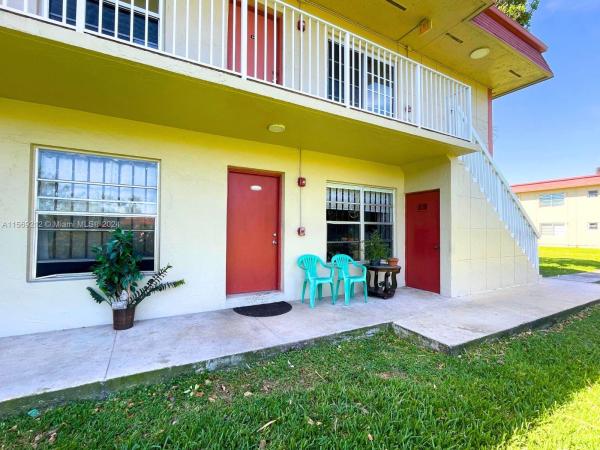 Royale Green, Kendale Lakes, Florida 33175, image 1