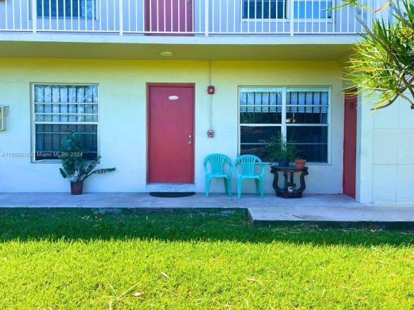 Royale Green, Kendale Lakes, Florida 33175, image 2