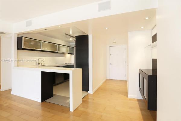 Waterview 1, 20505 E Country Club Dr #2038, Aventura, Florida 33180, image 1