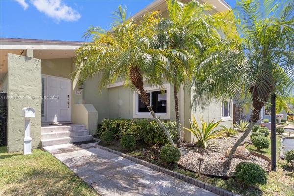 Fontainebleau Park West Villas, 931 NW 106th Ave Cir, Fountainebleau, Florida 33172, image 1