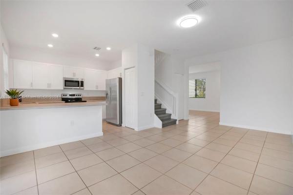 Paseos At Via Ventura, 645 NE 208th Ter, Ives Estates, Florida 33179, image 3