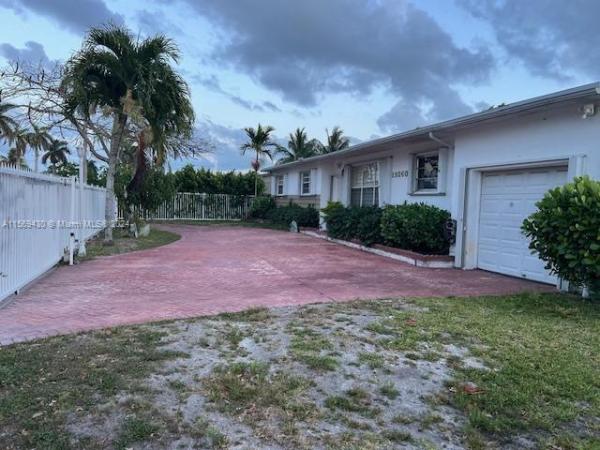 Holiday House, 19260 Franjo Rd, Cutler Bay, Florida 33157, image 3
