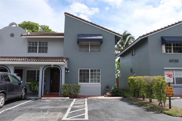Lago Del Rey, 6910 NW 173rd Dr #1007, Hialeah, Florida 33015, image 1