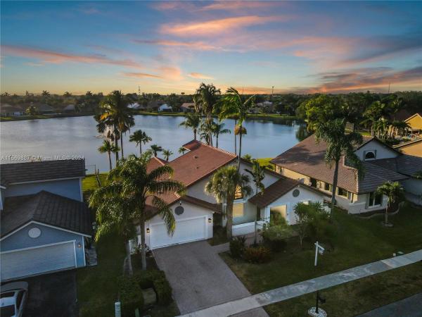 Oak Knoll Estates, 1661 E Oak Knoll Cir, Davie, Florida 33324, image 1