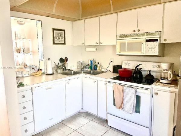 Isle Of Paradise, 465 Paradise Isle Blvd #101, Hallandale Beach, Florida 33009, image 1