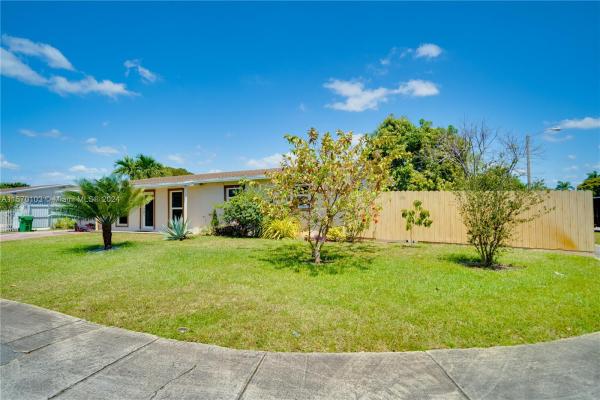 Miami Gardens Manor, 4951 NW 197th St, Miami Gardens, Florida 33055, image 3