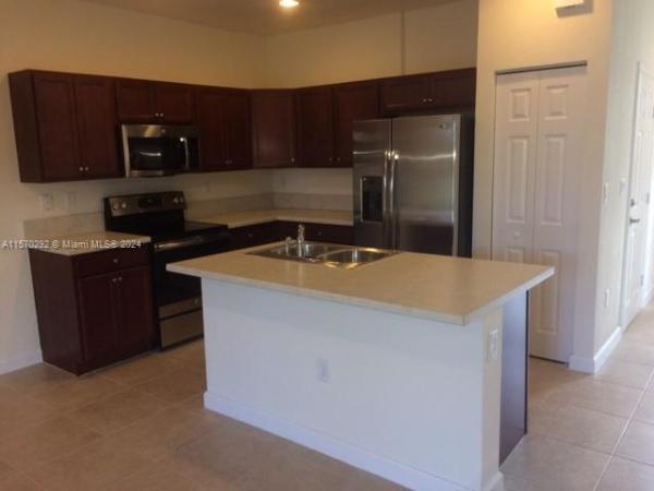 Sierra At The Vineyards, 3725 NE 2nd St, Homestead, Florida 33033, image 2