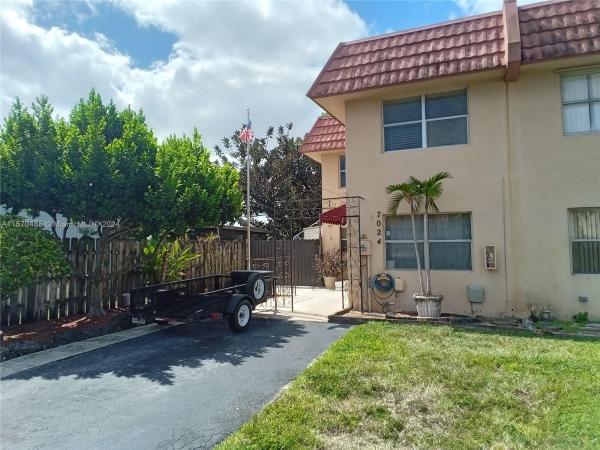 Ludlum Lakes Townhouses 2, Hialeah, Florida 33015, image 1