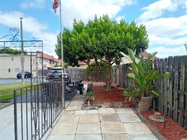 Ludlum Lakes Townhouses 2, Hialeah, Florida 33015, image 3