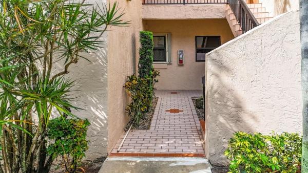 Applewood Village 2, 2853 S Carambola Cir S #19124, Coconut Creek, Florida 33066, image 2