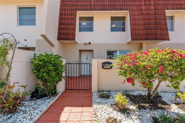 The Manors Of Inverrary, 4066 Inverrary Dr #10E, Lauderhill, Florida 33319, image 1