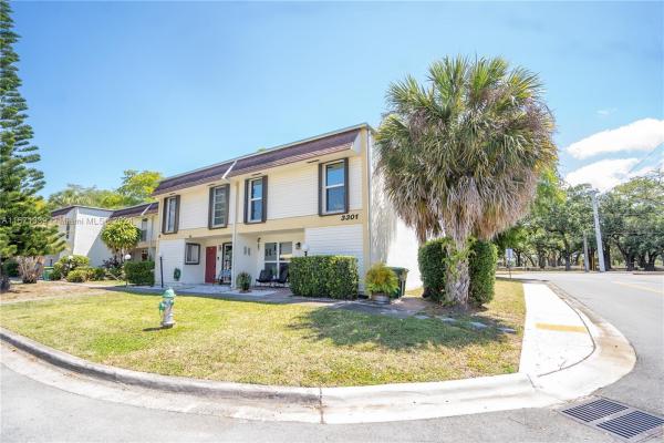 Hollywood Gardens, 3301 Raleigh St #4F, Hollywood, Florida 33021, image 2