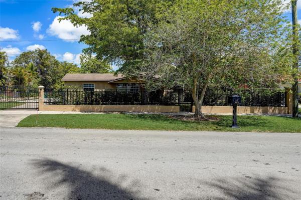Coral Park Estates, 901 SW 102nd Ave, University Park, Florida 33174, image 3