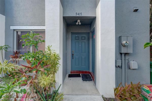 La Estancia Townhomes, 5417 SW 41st St, Pembroke Park, Florida 33023, image 2