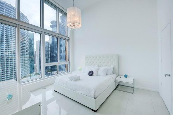 Icon Brickell Tower 3, 485 Brickell Ave #2804, Miami, Florida 33131, image 3