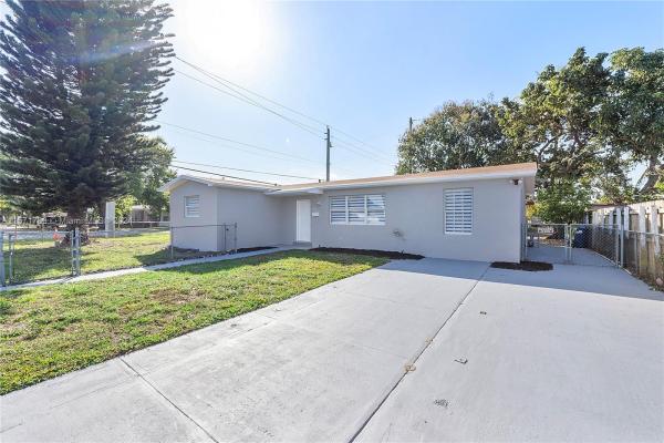 Gia Manor, 190 NE 173rd St, Miami, Florida 33162, image 3