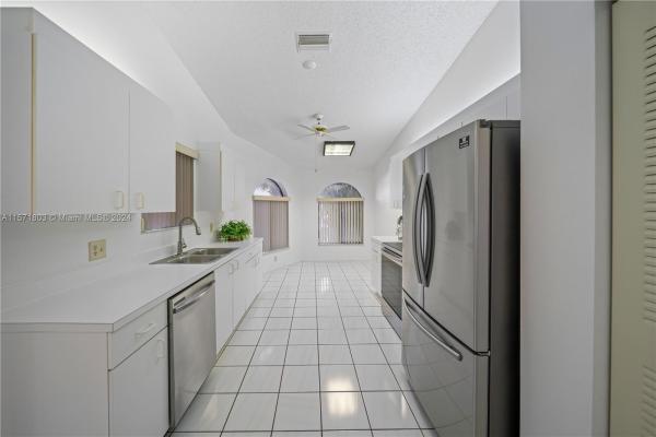 Spring Lake Villas, 10003 NW 83rd St #3, Tamarac, Florida 33321, image 2