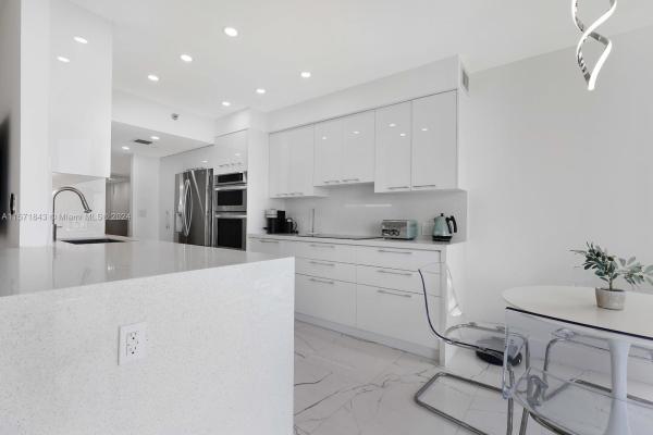 Hamptons West, 20281 E Country Club Dr #1109, Aventura, Florida 33180, image 3