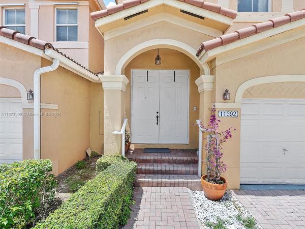 Kendall Breeze West, 11392 SW 137th Pl #11392, The Hammocks, Florida 33186, image 2